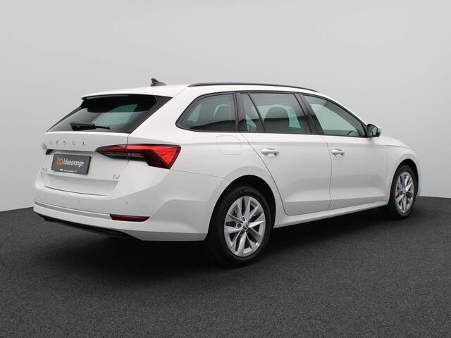 Skoda OCTAVIA Combi 1.4 TSI iV PHEV Business Edition 204PK DSG Trekhaak, park distance control, adaptive cruise, keyless, 17'' lichtmetaal