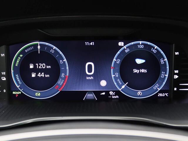 Skoda OCTAVIA Combi 1.4 TSI iV PHEV Business Edition 204PK DSG Trekhaak, park distance control, adaptive cruise, keyless, 17'' lichtmetaal