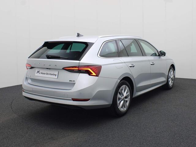 Skoda OCTAVIA Combi 1.5TSIe/150PK Style DSG · Navigatie · Parkeersensoren + Camera · Stoelverwarming · Garantie tot 01-03-2026