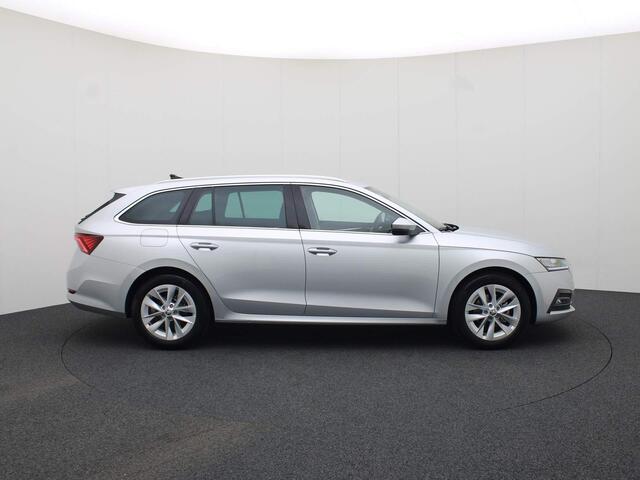 Skoda OCTAVIA Combi 1.5TSIe/150PK Style DSG · Navigatie · Parkeersensoren + Camera · Stoelverwarming · Garantie tot 01-03-2026