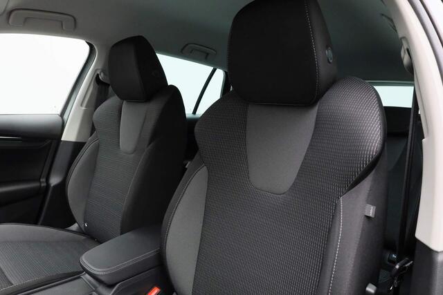 Skoda OCTAVIA Combi 1.0 e-TSI 110PK DSG Ambition | Navi | Camera | Stoelverwarming | 17 inch | Virtual Cockpit | Cruise | Clima | Apple Carplay / Android Auto