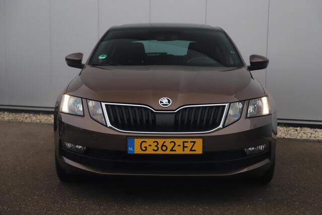 Skoda OCTAVIA 1.0 TSI Greentech Business Edition 116PK Panoramadak 16 inch Panoramadak Navigatie Clima Cruise Parkeersensor Carplay Android LED