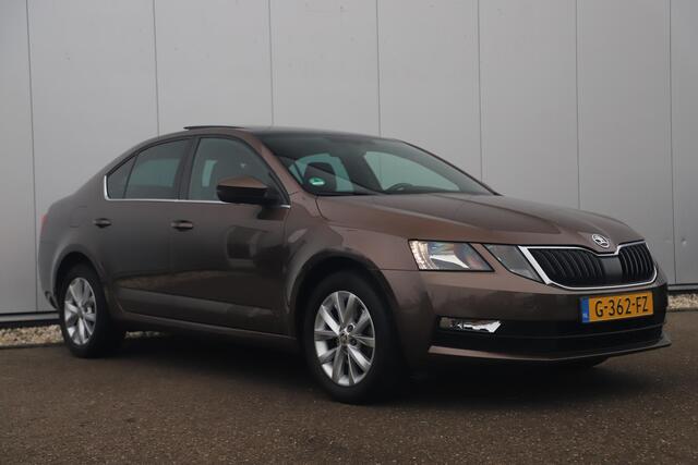 Skoda OCTAVIA 1.0 TSI Greentech Business Edition 116PK Panoramadak 16 inch Panoramadak Navigatie Clima Cruise Parkeersensor Carplay Android LED