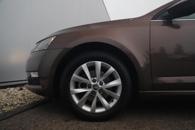Skoda OCTAVIA 1.0 TSI Greentech Business Edition 116PK Panoramadak 16 inch Panoramadak Navigatie Clima Cruise Parkeersensor Carplay Android LED