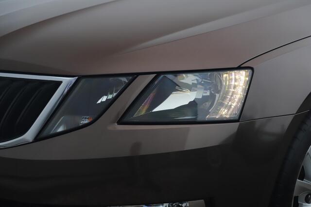 Skoda OCTAVIA 1.0 TSI Greentech Business Edition 116PK Panoramadak 16 inch Panoramadak Navigatie Clima Cruise Parkeersensor Carplay Android LED