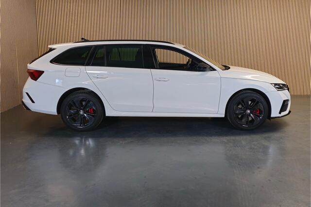 Skoda OCTAVIA Combi 1.4 TSI iV PHEV Sportline Business Rs Line - Apple Carplay- Android Auto - Stoelverwarming