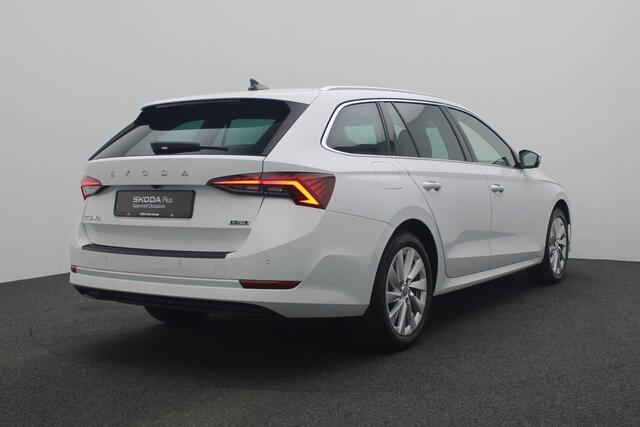 Skoda OCTAVIA Combi 1.0 e-TSI 110PK DSG Ambition | Navi | Camera | Stoelverwarming | Cruise | Clima | 17 inch | Apple Carplay / Android Auto