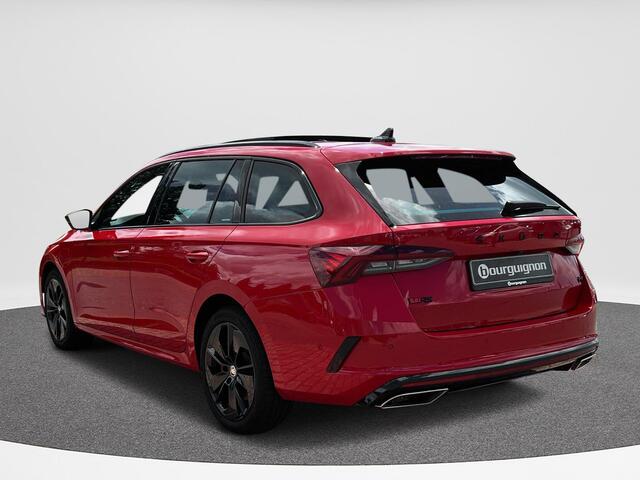Skoda OCTAVIA Combi 1.4 TSI RS iV 245 pk PHEV | Pano Dak | 18 Inch | A- Camera | ERGO |