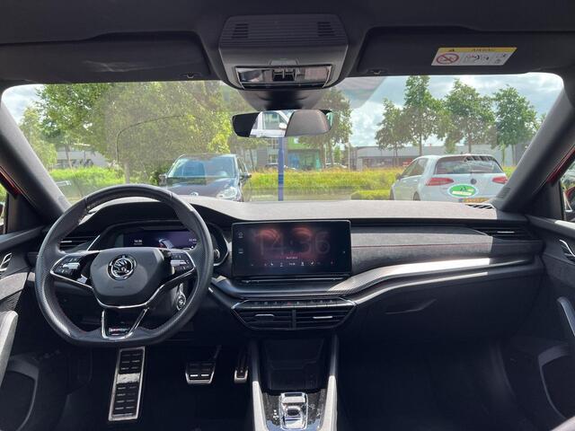 Skoda OCTAVIA Combi 1.4 TSI RS iV 245 pk PHEV | Pano Dak | 18 Inch | A- Camera | ERGO |