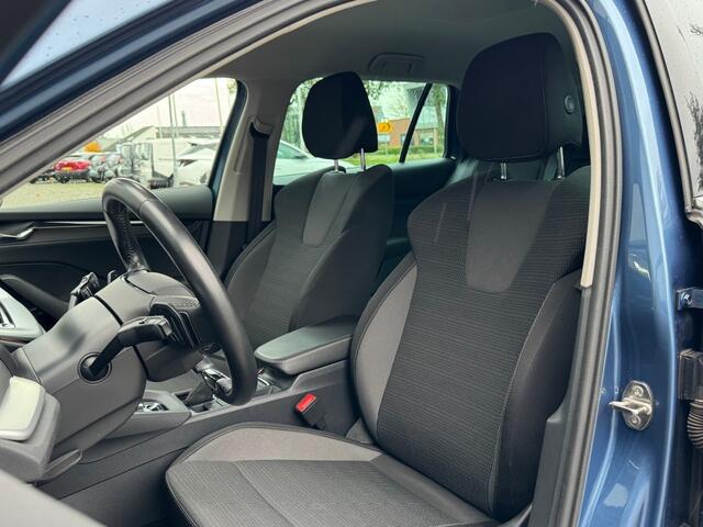 Skoda OCTAVIA 2.0 TDI Greentech Style 150PK - LED - Stoelverwarm. - Navigatie