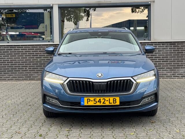 Skoda OCTAVIA 2.0 TDI Greentech Style 150PK - LED - Stoelverwarm. - Navigatie