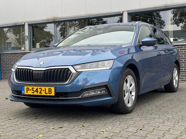 Skoda OCTAVIA 2.0 TDI Greentech Style 150PK - LED - Stoelverwarm. - Navigatie