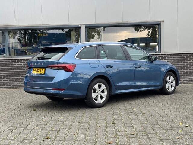 Skoda OCTAVIA 2.0 TDI Greentech Style 150PK - LED - Stoelverwarm. - Navigatie