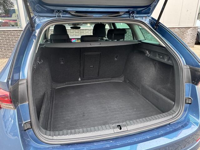 Skoda OCTAVIA 2.0 TDI Greentech Style 150PK - LED - Stoelverwarm. - Navigatie