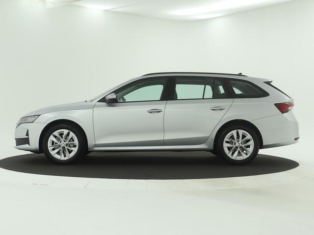 Skoda OCTAVIA Combi 1.5 TSI e-TEC MHEV 115 7DSG First Edition | Chromen grille | Climatronic, elektronische airconditioning met twee zones | Cruise control met speedlimiter