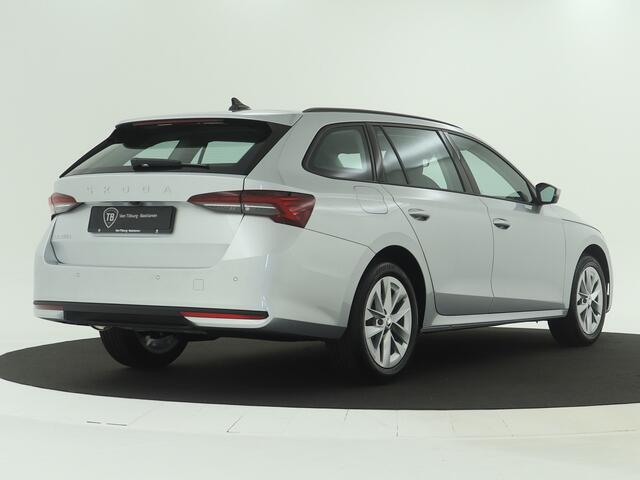 Skoda OCTAVIA Combi 1.5 TSI e-TEC MHEV 115 7DSG First Edition | Chromen grille | Climatronic, elektronische airconditioning met twee zones | Cruise control met speedlimiter