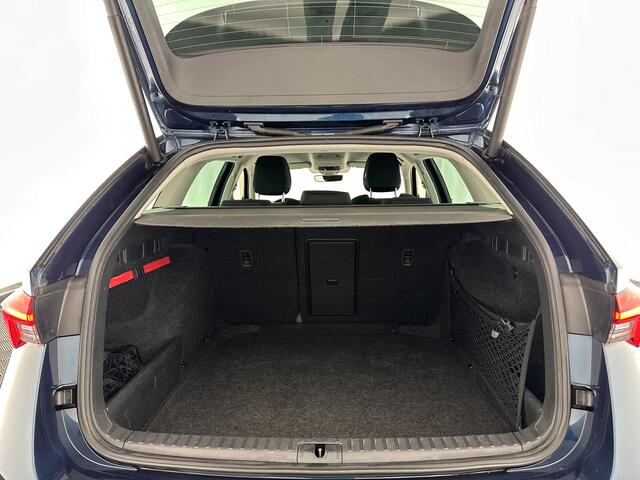 Skoda OCTAVIA Combi 2.0 TDI Aut. *ADAPTIVE-CRUISE | FULL-LED | DIGI-COCKPIT | KEYLESS | DAB+ | NAVI-FULLMAP | ECC | PDC | TOWBAR | APP.CONNECT | AMBIENT-LIGHT | SHIFT-PADDLES | COMFORT-SEATS | 18''ALU*