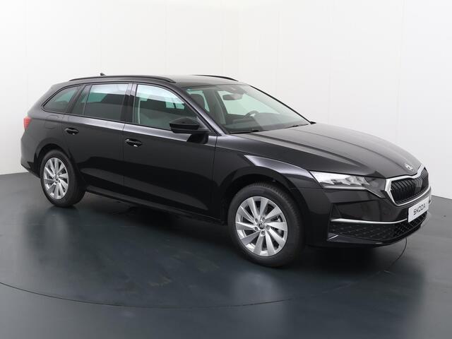 Skoda OCTAVIA Combi First Edition 1.5 TSI 115 pk DSG | Automaat | Elektrische achterklep | Navigatie | Adaptieve cruise control | 17'' Lichtmetalen velgen | Camera |