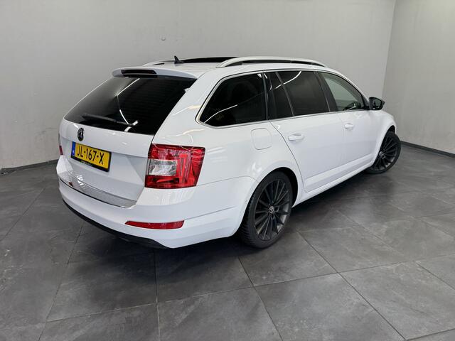 Skoda OCTAVIA Combi 1.4 TSI Greentech Style Businessline?Panoramadak?Sportstoelen?Stoelverwarming?Leder Bekleding?Apple Carplay?DSG?