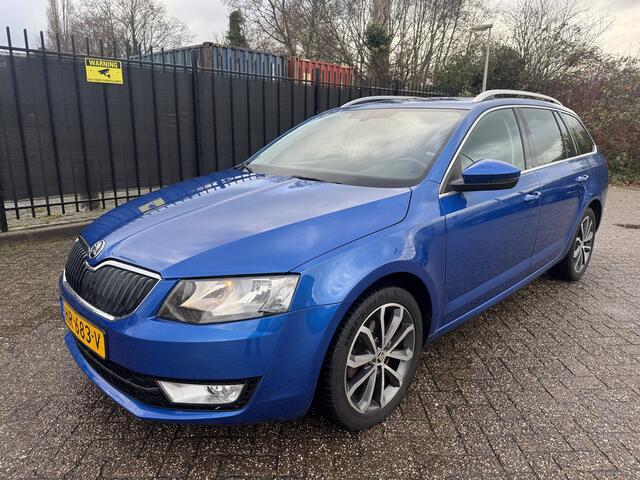 Skoda OCTAVIA Combi 1.2 TSI Autom/Tiptr DSG Greentech Edition Businessline Stoelverw/Clima/Navi