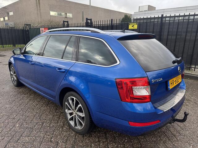 Skoda OCTAVIA Combi 1.2 TSI Autom/Tiptr DSG Greentech Edition Businessline Stoelverw/Clima/Navi