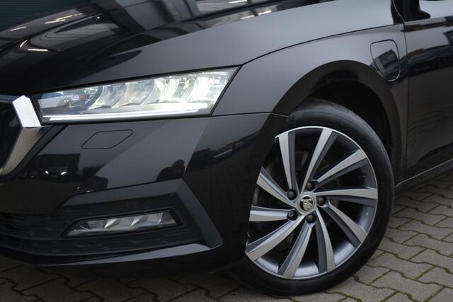 Skoda OCTAVIA Combi 1.4 TSI iV PHEV Business Edition Plus | Dealer Onderhouden | Pano | Camera |