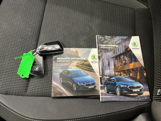 Skoda OCTAVIA Combi 1.0 TSI Ambition NL AUTO | PDC | NIEUWE TYPE! CARPLAY | LMV |