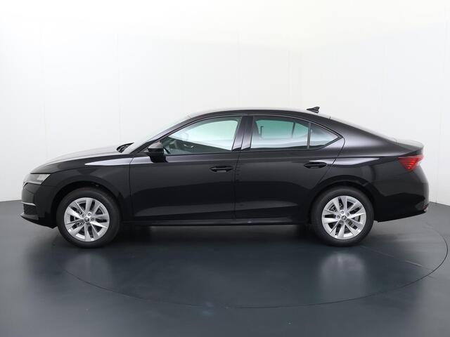 Skoda OCTAVIA First Edition 1.5 TSI m-HEV 115 pk DSG | Automaat | Navigatie | Adaptieve cruise control | Apple Carplay/Android Auto | 17" lichtmetalen velgen |