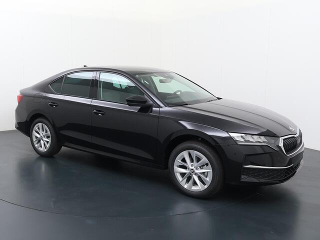 Skoda OCTAVIA First Edition 1.5 TSI m-HEV 115 pk DSG | Automaat | Navigatie | Adaptieve cruise control | Apple Carplay/Android Auto | 17" lichtmetalen velgen |