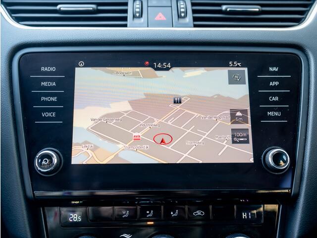 Skoda OCTAVIA Combi 1.0 TSI DSG Greentech Ambition | Parkeersensoren V&A | Apple Carplay | Navi | Prijs Rijklaar!!