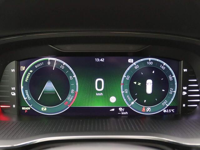 Skoda OCTAVIA Combi 1.4 TSI iV PHEV Business Edition Plus 204PK DSG Pano-Schuifdak, Adaptieve Cruise, Memory Stoelen, Keyless, Head-Up Display, 18" LM Velgen