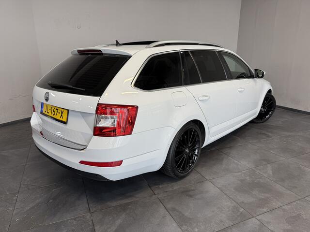 Skoda OCTAVIA Combi 1.4 TSI Greentech Style Businessline?Panoramadak?Sportstoelen?Stoelverwarming?Leder Bekleding?Apple Carplay?DSG?