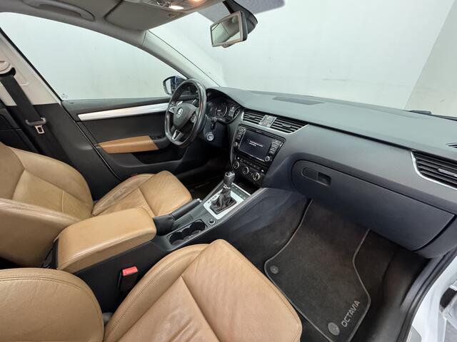Skoda OCTAVIA Combi 1.4 TSI Greentech Style Businessline?Panoramadak?Sportstoelen?Stoelverwarming?Leder Bekleding?Apple Carplay?DSG?