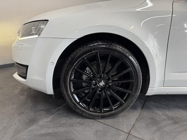 Skoda OCTAVIA Combi 1.4 TSI Greentech Style Businessline?Panoramadak?Sportstoelen?Stoelverwarming?Leder Bekleding?Apple Carplay?DSG?