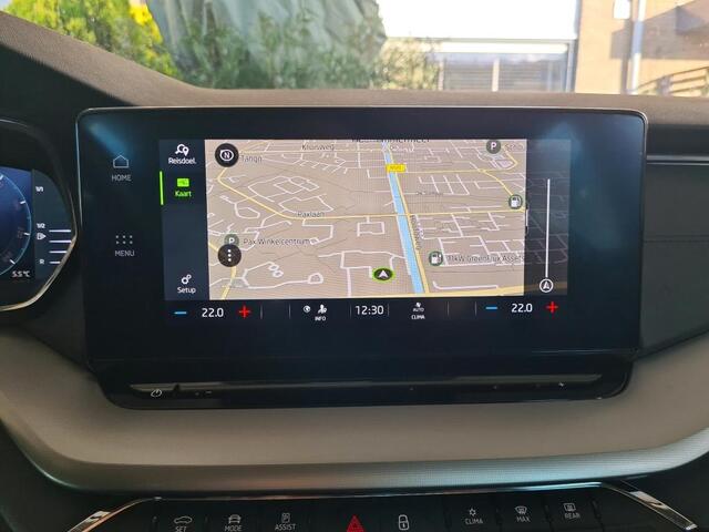 Skoda OCTAVIA 1.0 e-TSI Business Edition DSG/ Hatchback/ Metallic/ Digitale Cockpit/ Led/ Elec. K./ Clima/ Navi/ Parkeersensor V + A / 17 lmv/