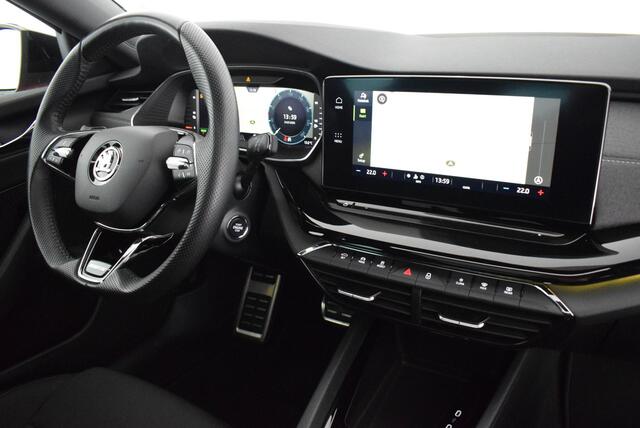 Skoda OCTAVIA Combi 1.4 TSI 218pk iV PHEV Sportline Business Led Camera Panoramadak Keyless Virtual Cockpit Navigatie