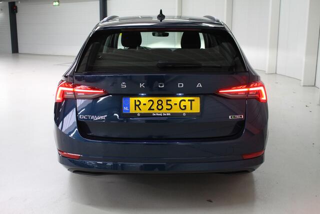 Skoda OCTAVIA Combi 1.0 e-TSI Business Edition Navigatie | Parkeersensoren | Elektrische achterklep | Led verlichting