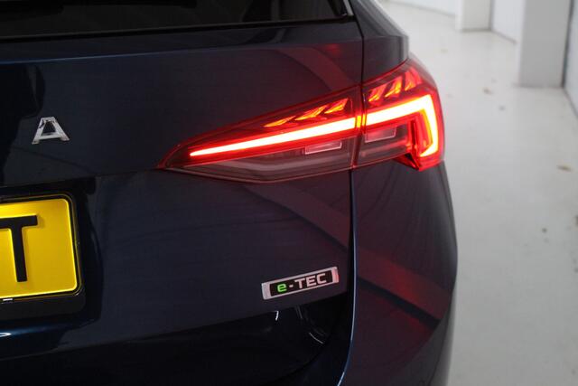 Skoda OCTAVIA Combi 1.0 e-TSI Business Edition Navigatie | Parkeersensoren | Elektrische achterklep | Led verlichting