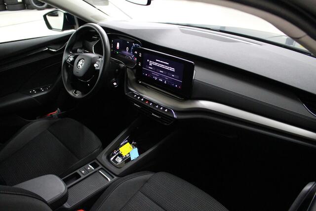 Skoda OCTAVIA Combi 1.0 e-TSI Business Edition Navigatie | Parkeersensoren | Elektrische achterklep | Led verlichting