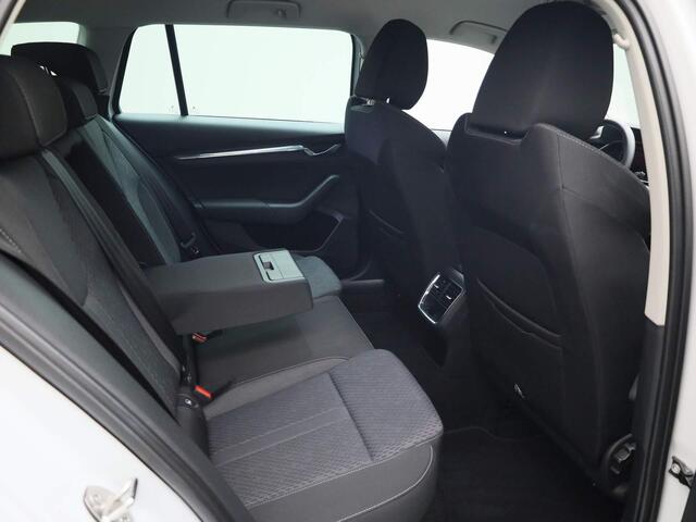 Skoda OCTAVIA Combi 1.0e-TSI/110PK Business Edition Plus DSG · Navigatie · Parkeersensoren · Stoelverwarming · Garantie tot november 2027 of 100000km