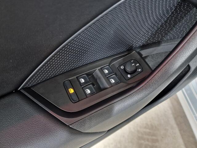 Skoda OCTAVIA Combi 1.0 e-TSI 110pk DSG/AUT Business Edition | Camera | Cruise control | Stoelen verw. | LED