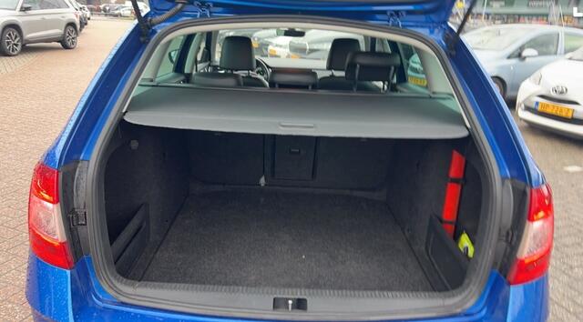 Skoda OCTAVIA Combi 1.0 TSI 116pk Greentech Ambition Business DSG / navigatie / Stoelverwarming / Parkeersensoren