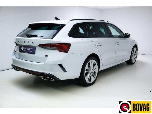 Skoda OCTAVIA Combi RS iV PHEV Business 245 PK | Virtual | Led | Stoelverwarming Smartlink, 19" Lichtmetalen velgen, Parkassist