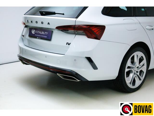 Skoda OCTAVIA Combi RS iV PHEV Business 245 PK | Virtual | Led | Stoelverwarming Smartlink, 19" Lichtmetalen velgen, Parkassist