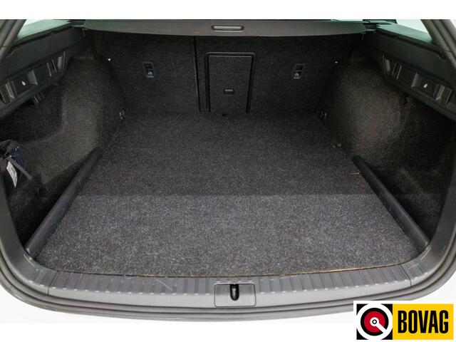 Skoda OCTAVIA Combi RS iV PHEV Business 245 PK | Virtual | Led | Stoelverwarming Smartlink, 19" Lichtmetalen velgen, Parkassist