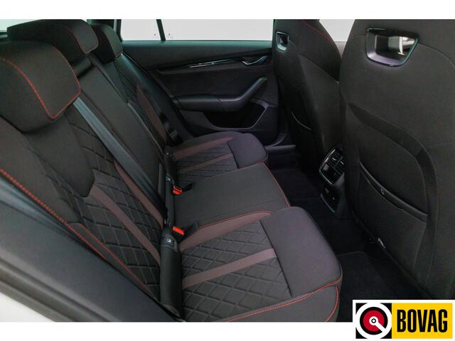 Skoda OCTAVIA Combi RS iV PHEV Business 245 PK | Virtual | Led | Stoelverwarming Smartlink, 19" Lichtmetalen velgen, Parkassist