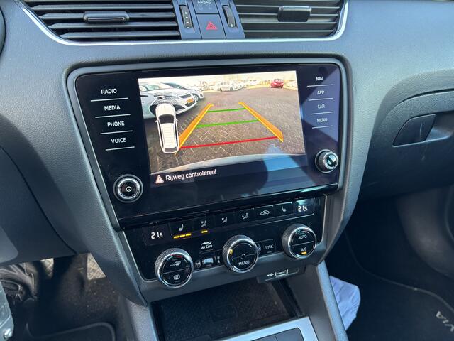 Skoda OCTAVIA Combi 1.0 TSI Greentech Ambition Business AUTOMAAT / STOELVERW / CAMERA / DAB+ / CARPLAY / NL-AUTO