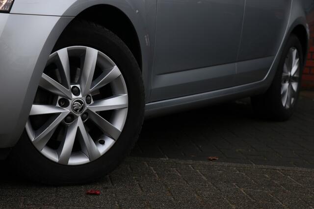 Skoda OCTAVIA Combi 1.0 TSI Greentech Ambition Business NAP | Automaat | nav |