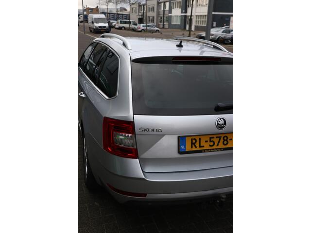 Skoda OCTAVIA Combi 1.0 TSI Greentech Ambition Business NAP | Automaat | nav |
