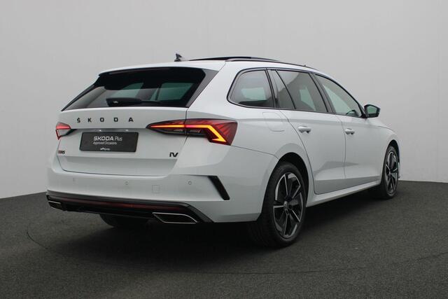 Skoda OCTAVIA Combi 1.4 TSI RS 245 pk DSG iV PHEV Business | Panoramdak | Matrix LED | Adaptief sportonderstel | Head-up display | Stoelverwarming | Navigatie
